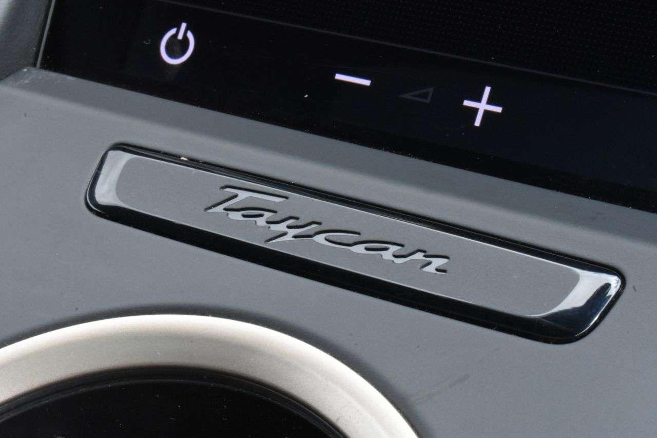 2020 PORSCHE TAYCAN 2020 PORSCHE TAYCAN