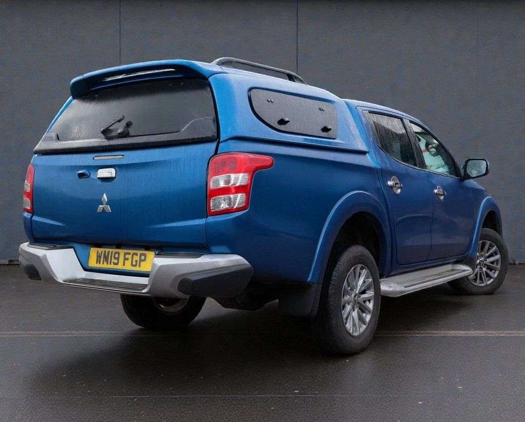 A 2019 MITSUBISHI L200 2.4 DI-D DC Barbarian Pickup Double Cab 4dr Diesel Manual 4WD Euro 6 (178 p A 2019 MITSUBISHI L200 2.4 DI-D DC Barbarian Pickup Double Cab 4dr Diesel Manual 4WD Euro 6 (178 p