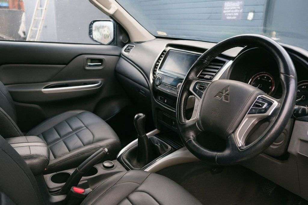 A 2019 MITSUBISHI L200 2.4 DI-D DC Barbarian Pickup Double Cab 4dr Diesel Manual 4WD Euro 6 (178 p A 2019 MITSUBISHI L200 2.4 DI-D DC Barbarian Pickup Double Cab 4dr Diesel Manual 4WD Euro 6 (178 p