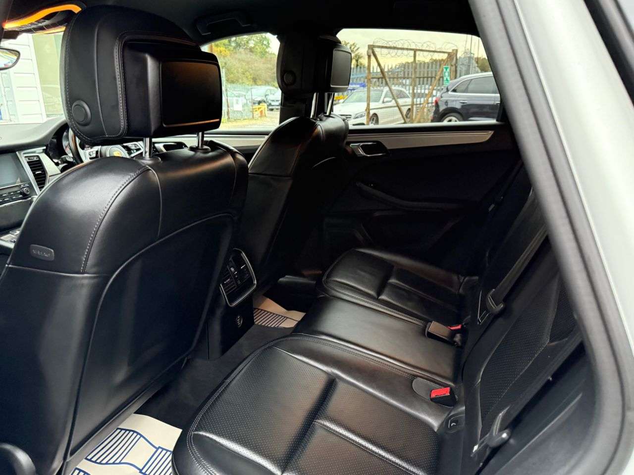 2018 PORSCHE MACAN 2018 PORSCHE MACAN