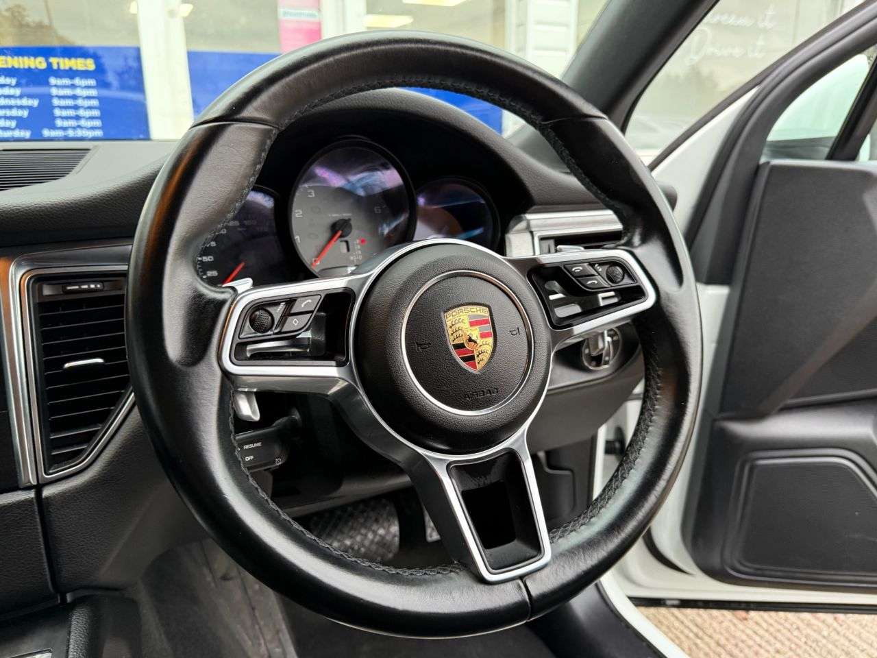 2018 PORSCHE MACAN 2018 PORSCHE MACAN