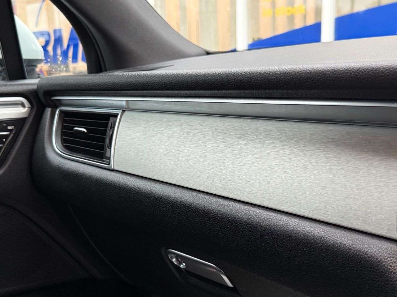 2018 PORSCHE MACAN 2018 PORSCHE MACAN