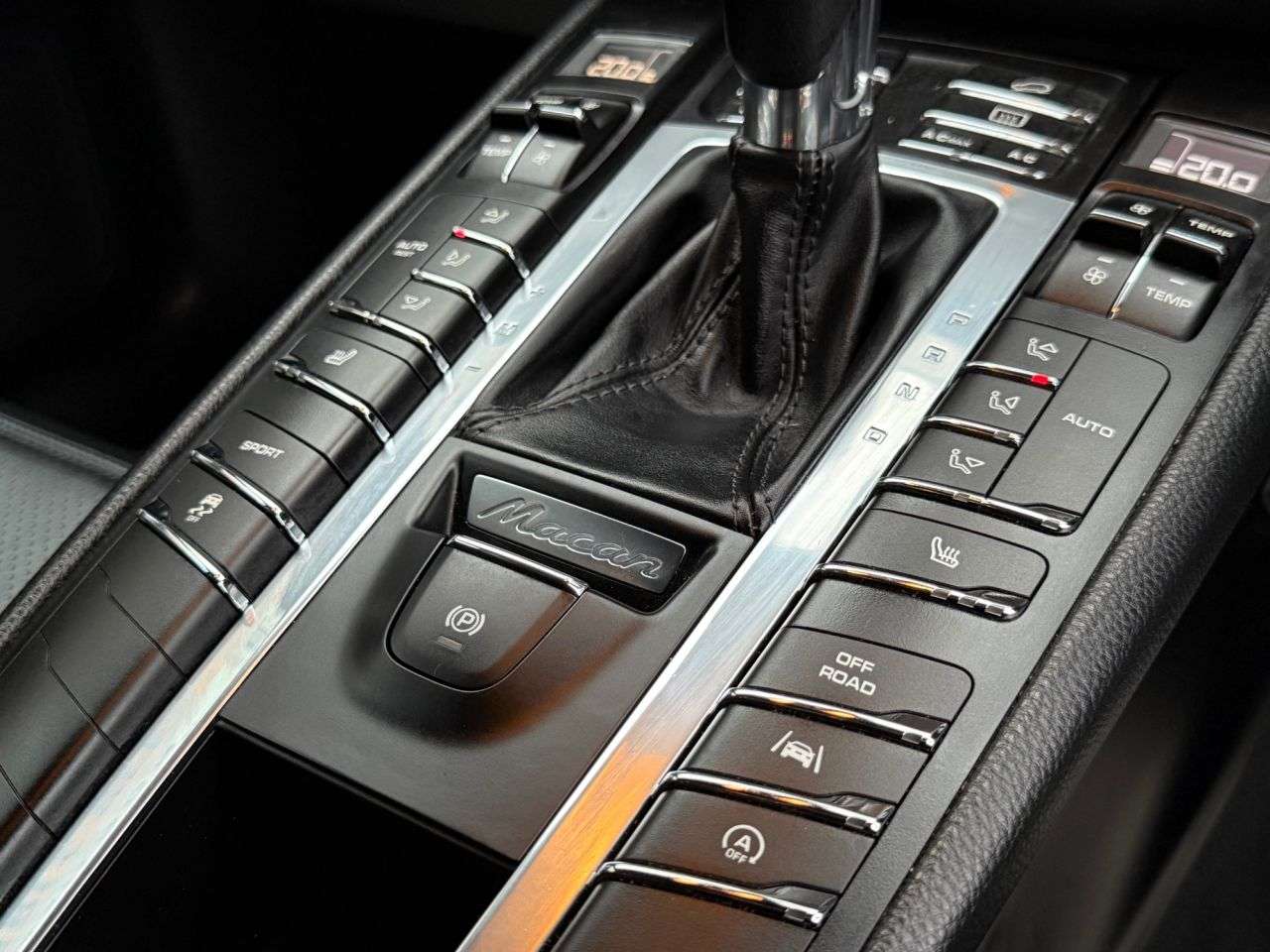 2018 PORSCHE MACAN 2018 PORSCHE MACAN