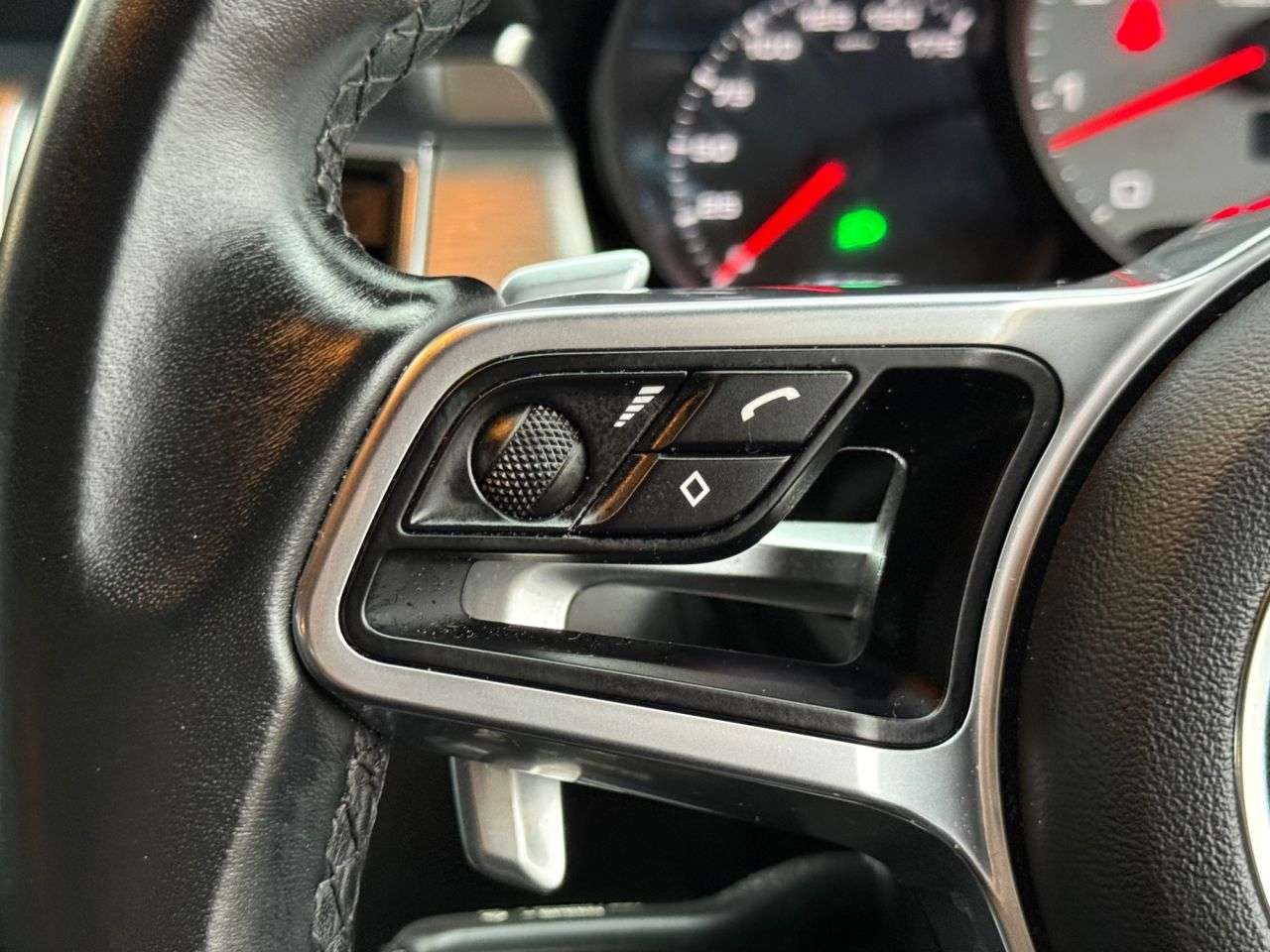 2018 PORSCHE MACAN 2018 PORSCHE MACAN