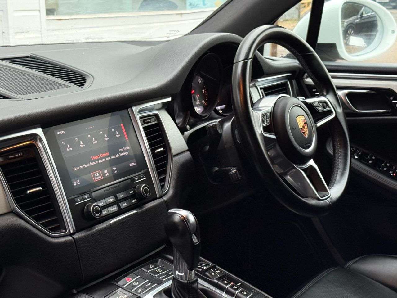 2018 PORSCHE MACAN 2018 PORSCHE MACAN