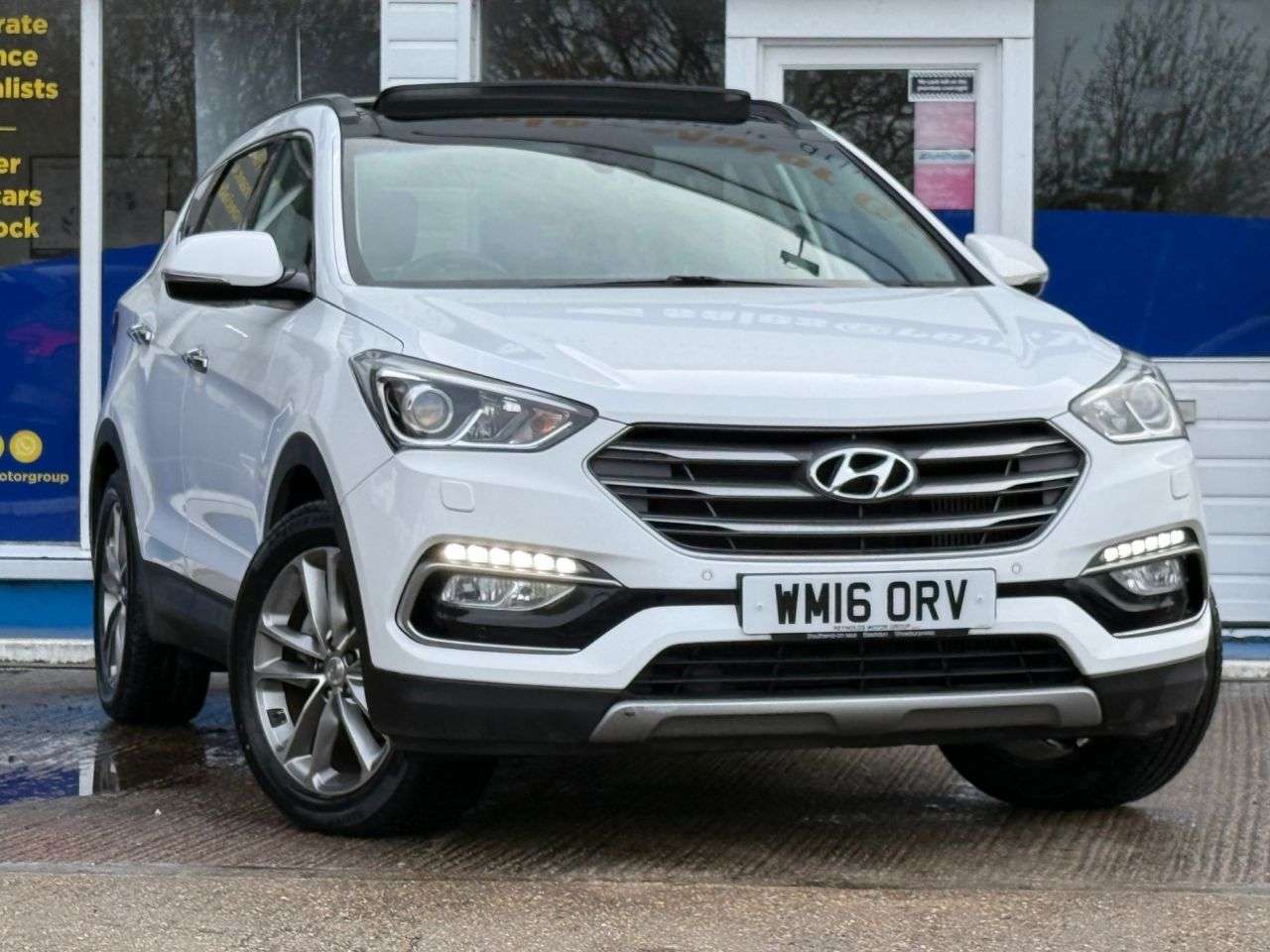 A 2016 HYUNDAI SANTA FE 2.2 CRDi Blue Drive Premium SE SUV 5dr Diesel Auto 4WD Euro 6 (s/s) (7 Seat A 2016 HYUNDAI SANTA FE 2.2 CRDi Blue Drive Premium SE SUV 5dr Diesel Auto 4WD Euro 6 (s/s) (7 Seat