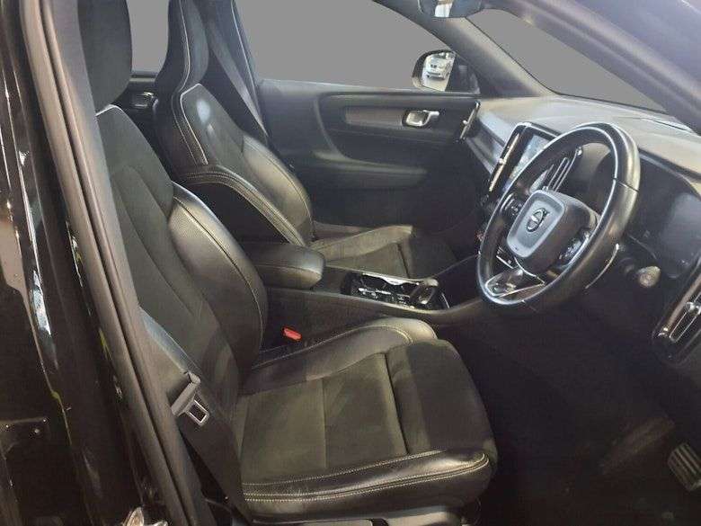 2020 VOLVO XC40 2020 VOLVO XC40