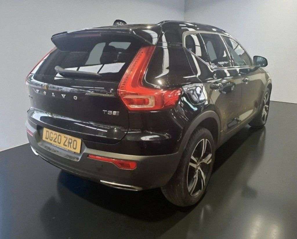 2020 VOLVO XC40 2020 VOLVO XC40