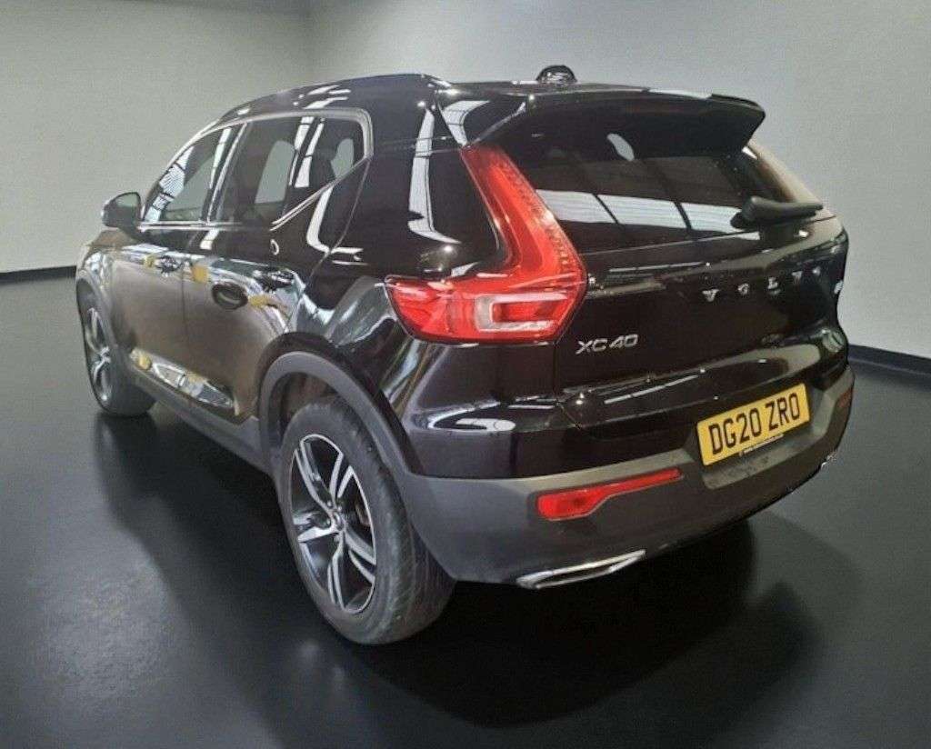 2020 VOLVO XC40 2020 VOLVO XC40