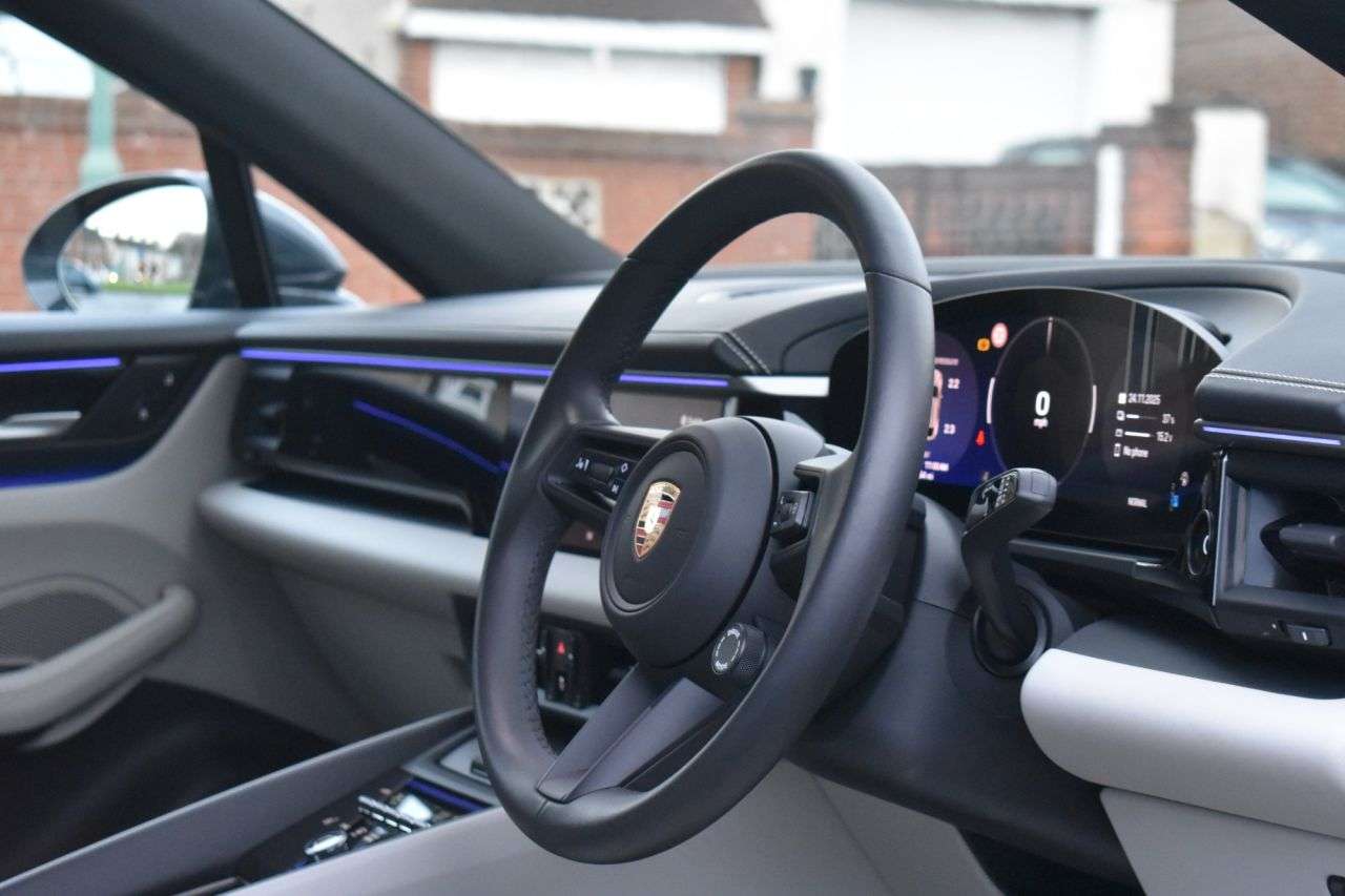 2025 PORSCHE MACAN 2025 PORSCHE MACAN