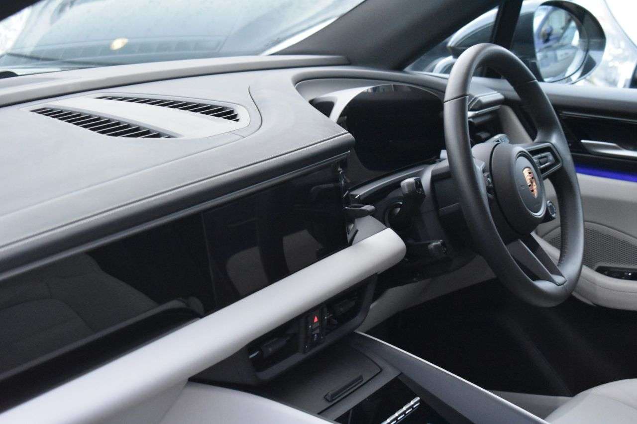 2025 PORSCHE MACAN 2025 PORSCHE MACAN