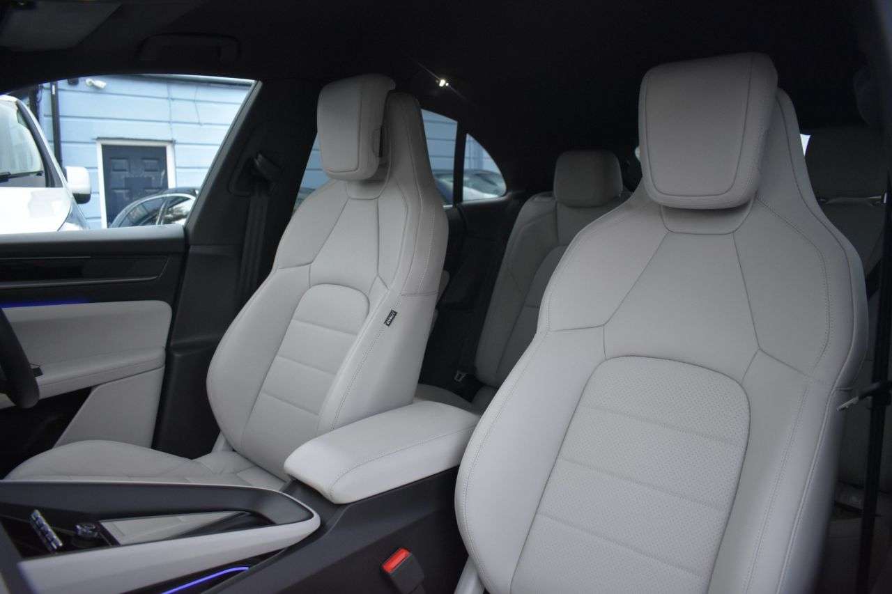 2025 PORSCHE MACAN 2025 PORSCHE MACAN