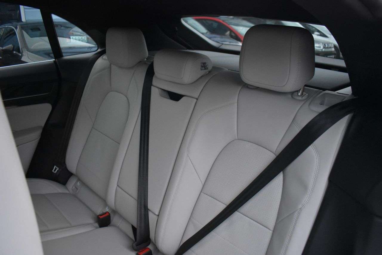 2025 PORSCHE MACAN 2025 PORSCHE MACAN