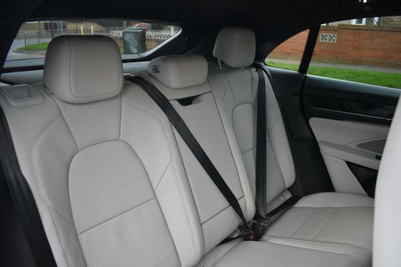 2025 PORSCHE MACAN 2025 PORSCHE MACAN