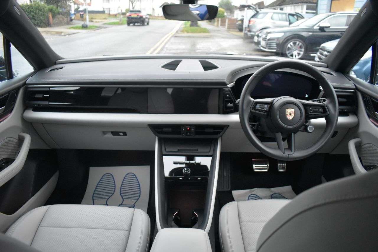 2025 PORSCHE MACAN 2025 PORSCHE MACAN