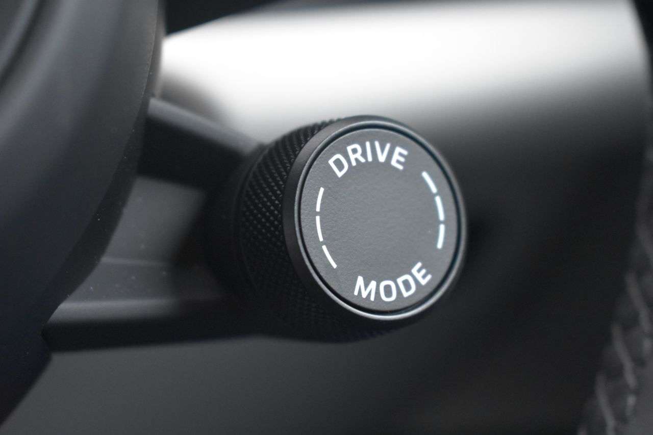 2025 PORSCHE MACAN 2025 PORSCHE MACAN