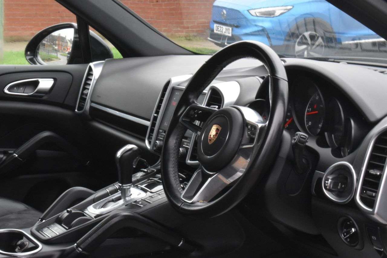 2017 PORSCHE CAYENNE 2017 PORSCHE CAYENNE