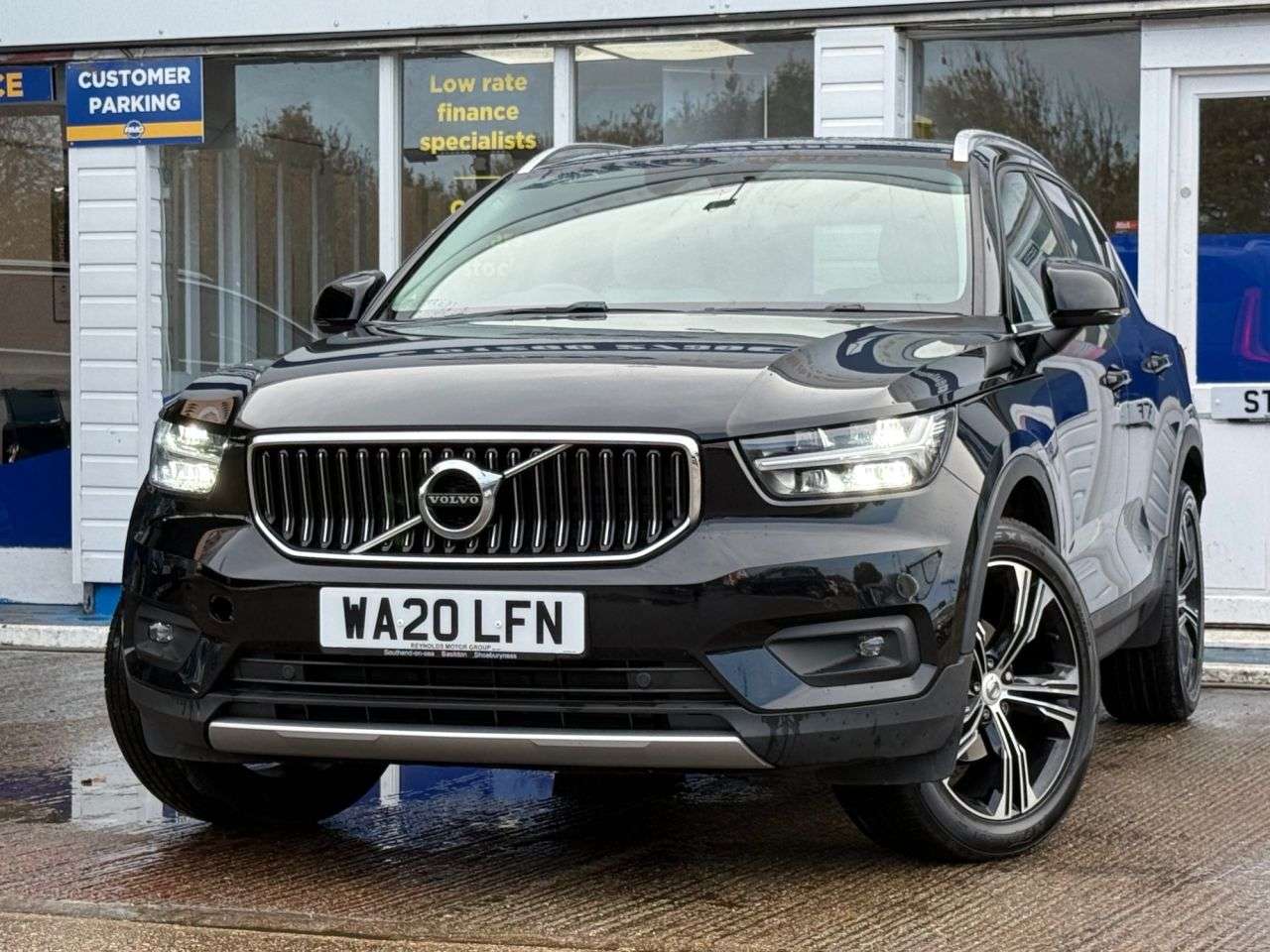 2020 VOLVO XC40 2020 VOLVO XC40