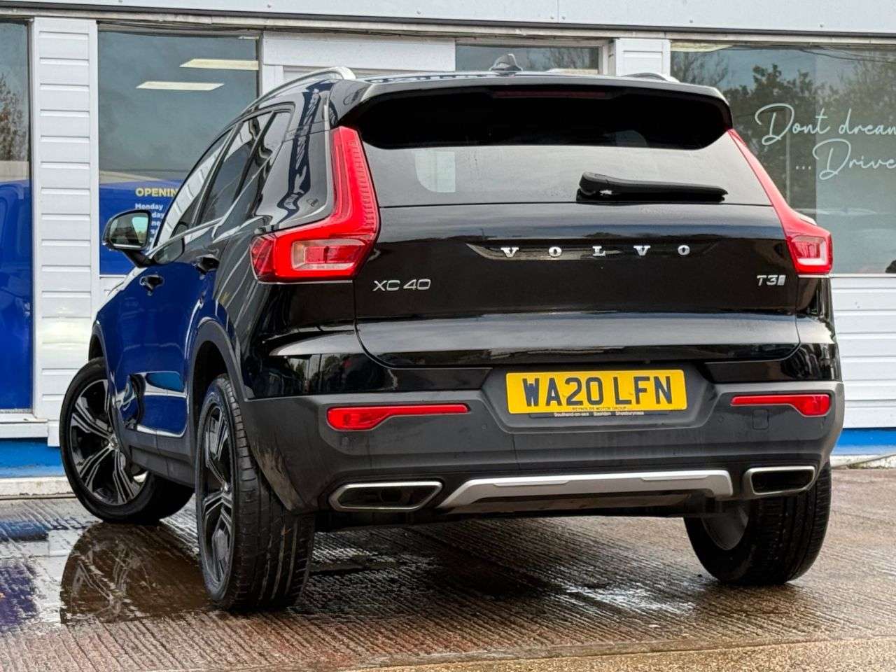 2020 VOLVO XC40 2020 VOLVO XC40