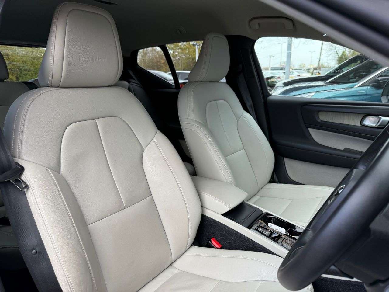 2020 VOLVO XC40 2020 VOLVO XC40