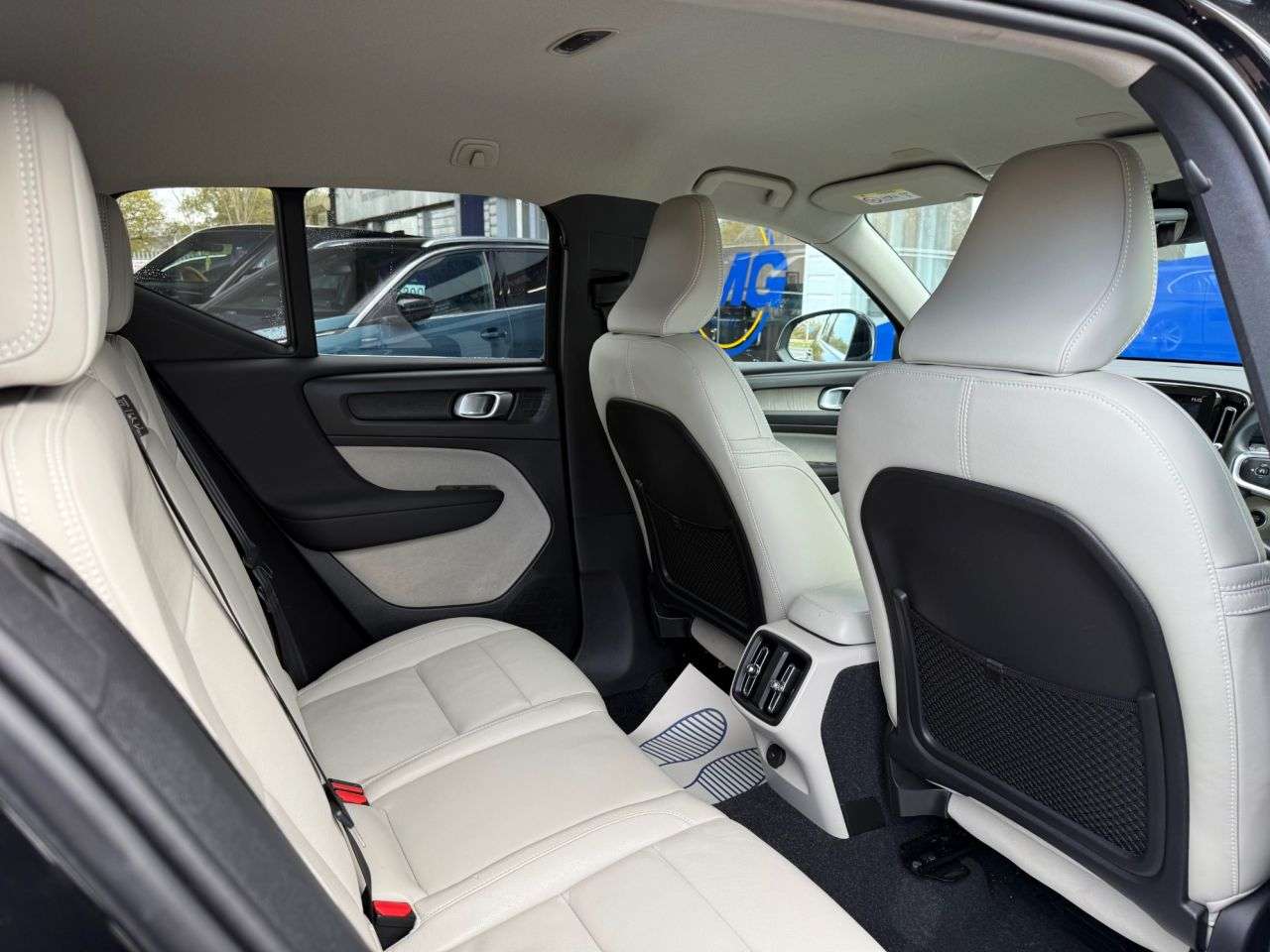 2020 VOLVO XC40 2020 VOLVO XC40