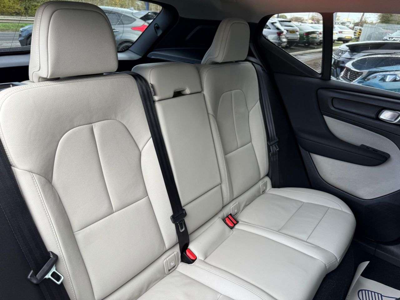 2020 VOLVO XC40 2020 VOLVO XC40