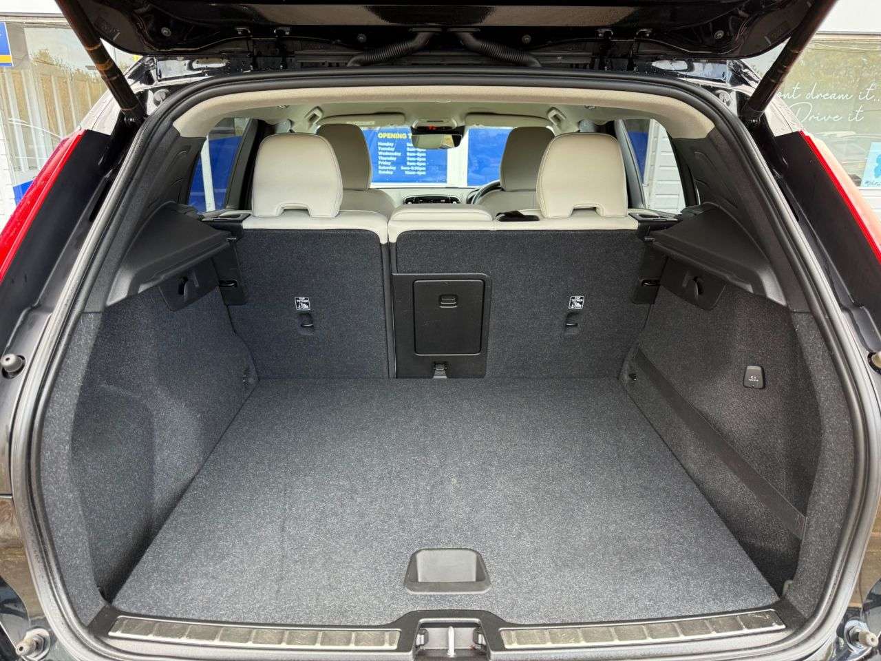 2020 VOLVO XC40 2020 VOLVO XC40