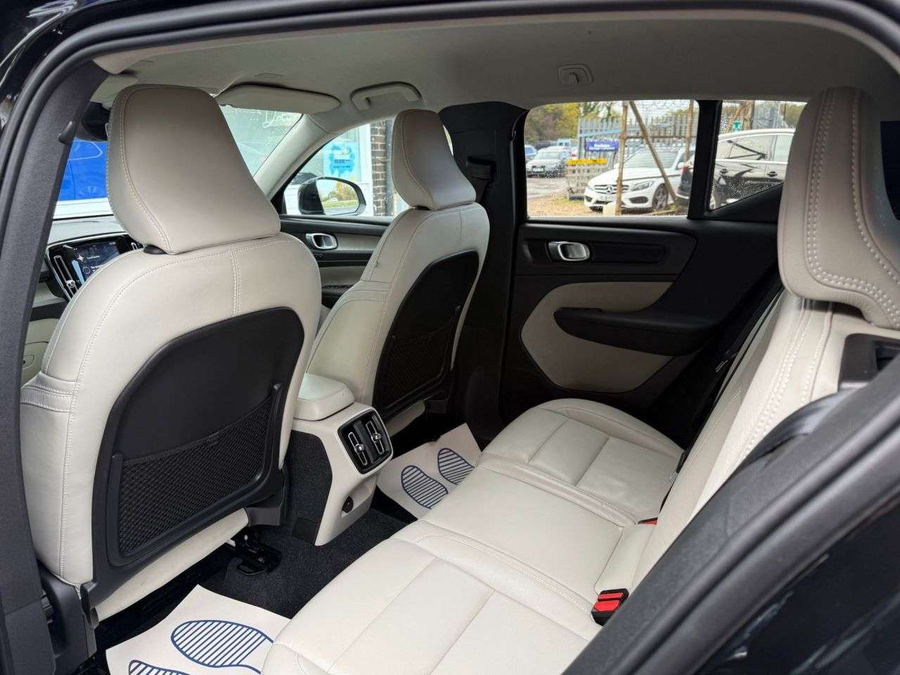 2020 VOLVO XC40 2020 VOLVO XC40