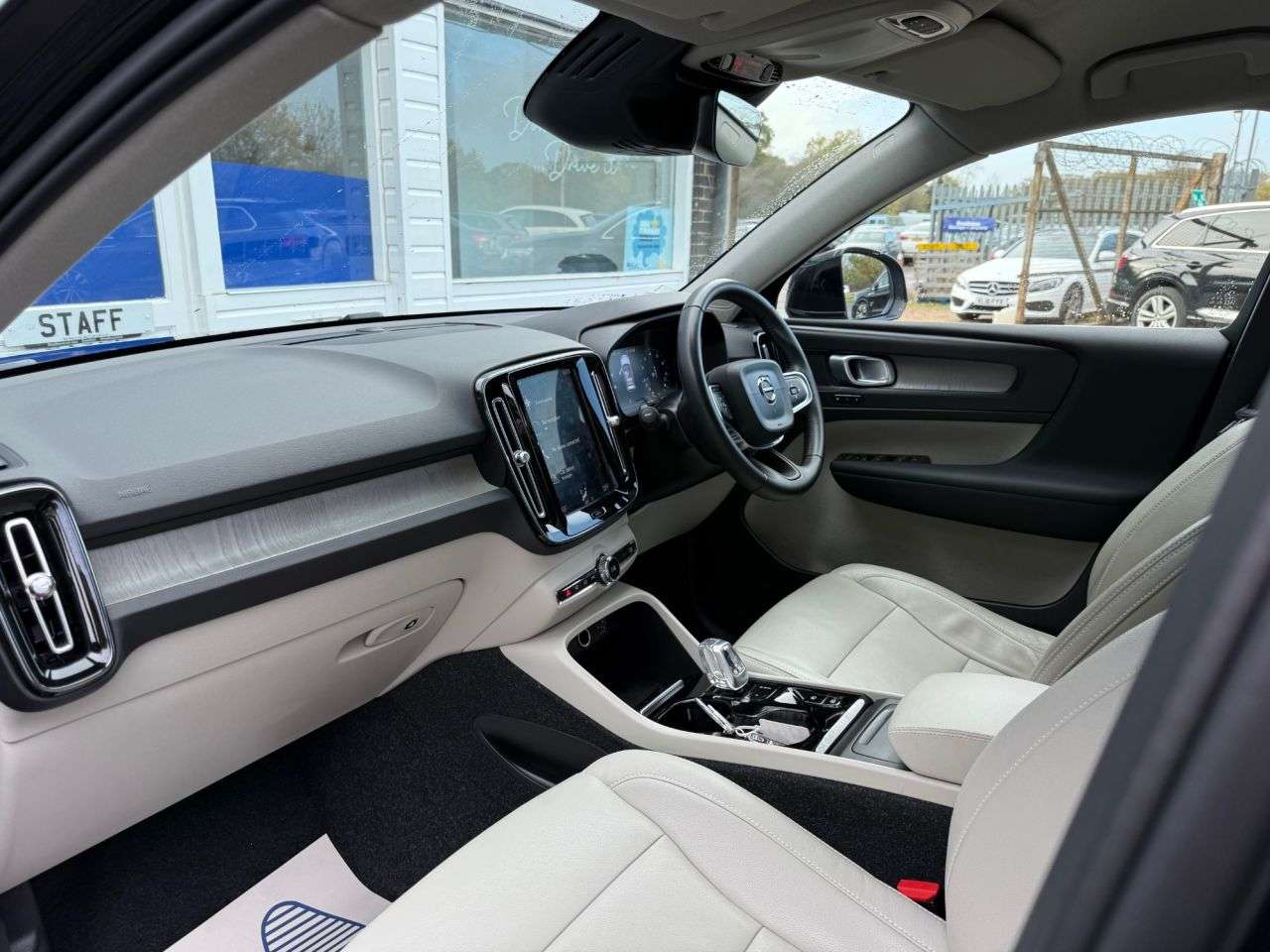 2020 VOLVO XC40 2020 VOLVO XC40