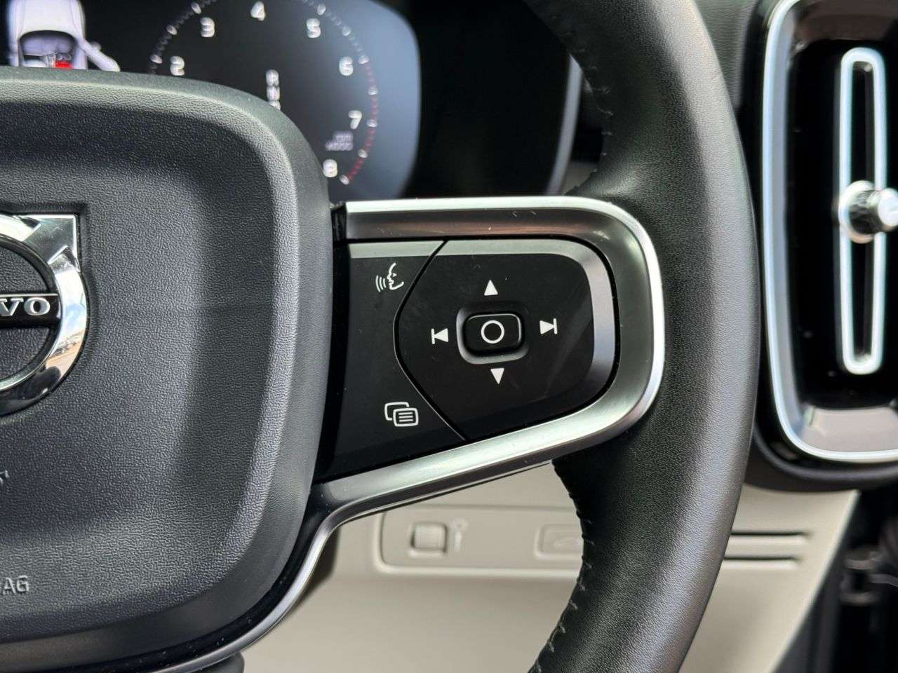 2020 VOLVO XC40 2020 VOLVO XC40