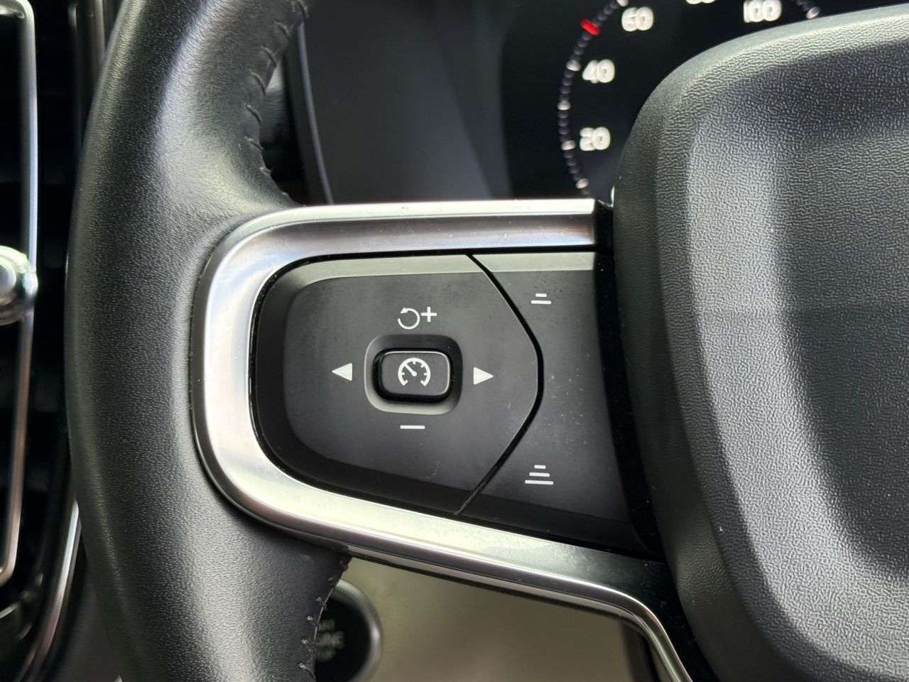 2020 VOLVO XC40 2020 VOLVO XC40