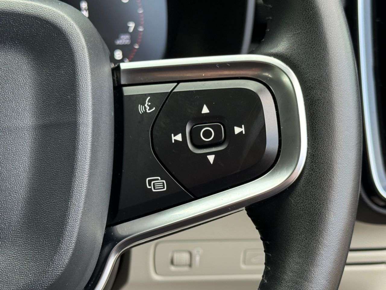 2020 VOLVO XC40 2020 VOLVO XC40