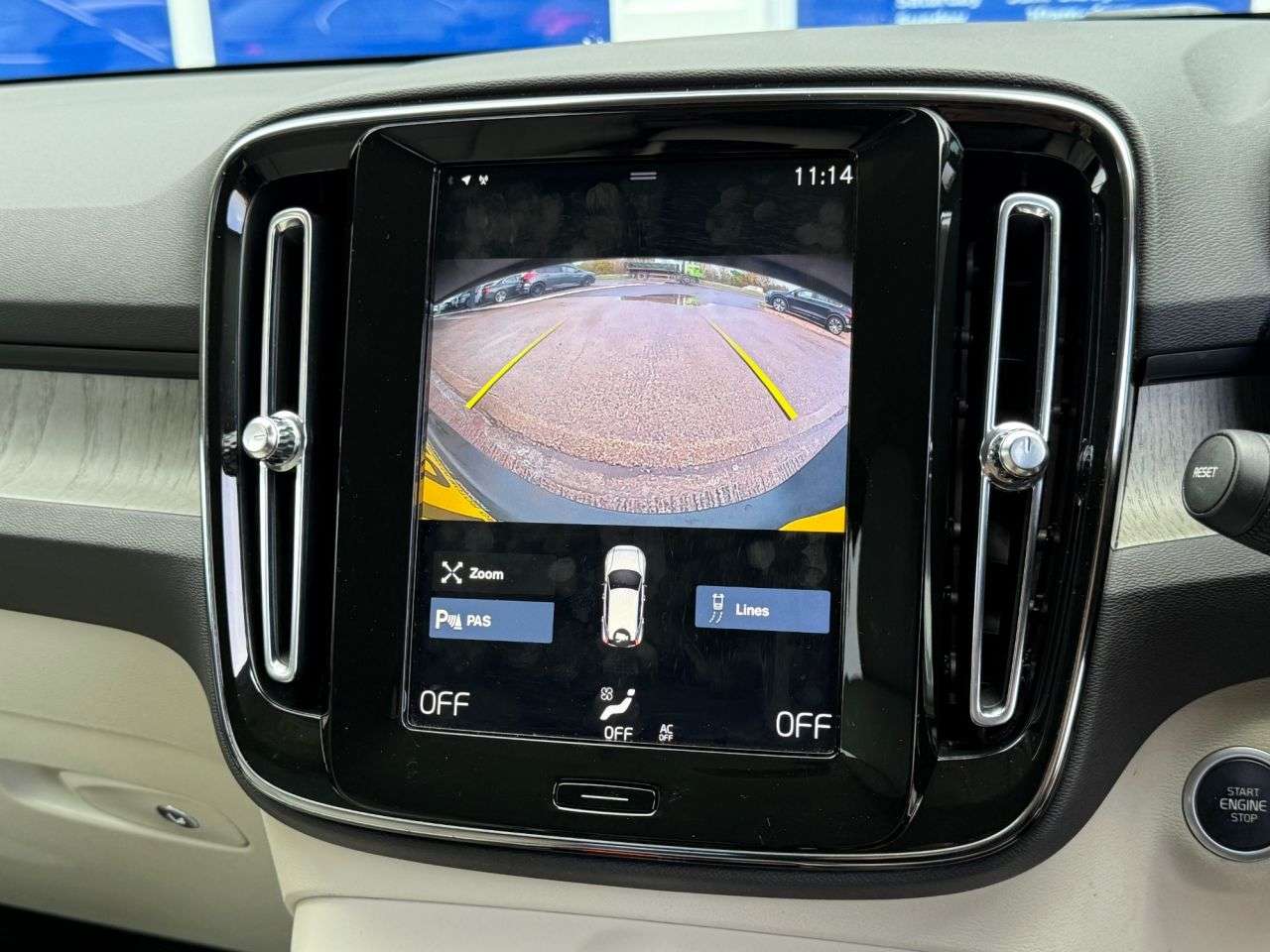 2020 VOLVO XC40 2020 VOLVO XC40