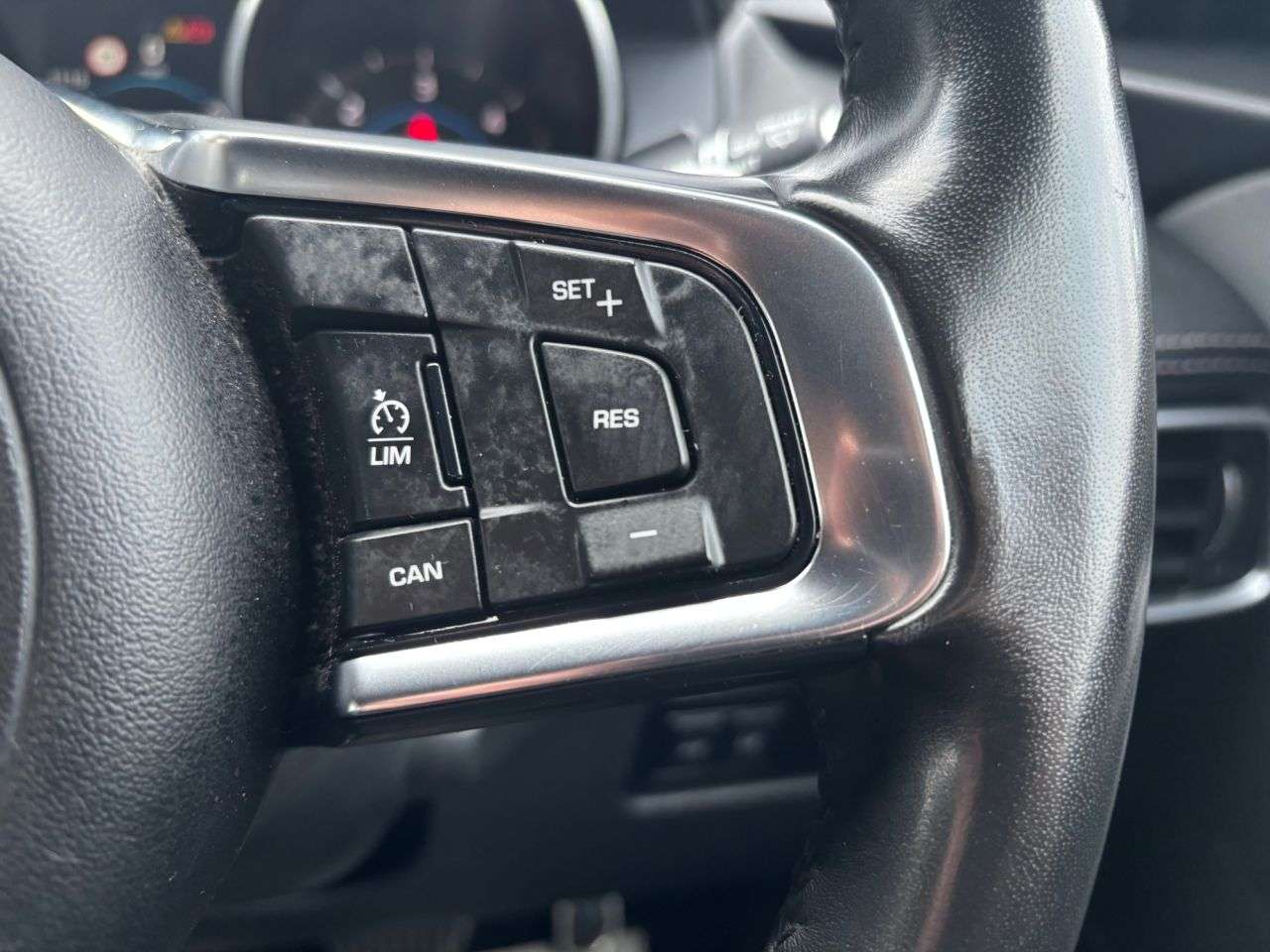 2018 JAGUAR F-PACE 2018 JAGUAR F-PACE