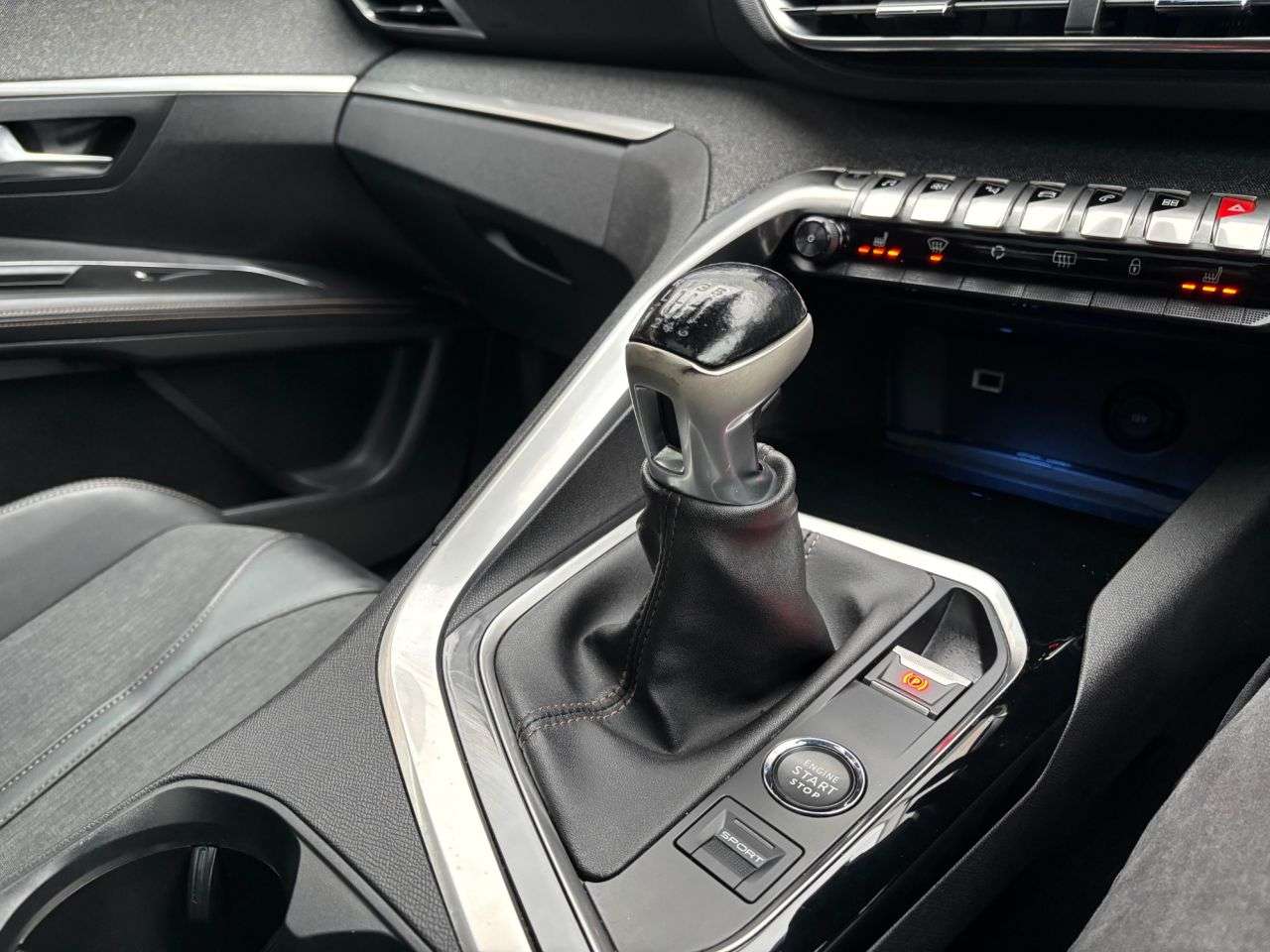 2019 PEUGEOT 3008 2019 PEUGEOT 3008