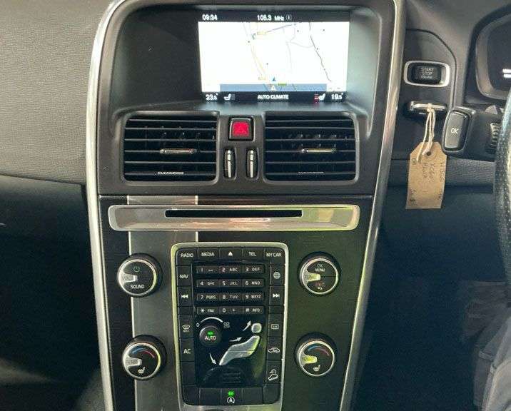 A 2016 VOLVO XC60 2.4 D5 R-Design Nav SUV 5dr Diesel Auto AWD Euro 6 (s/s) (220 ps) A 2016 VOLVO XC60 2.4 D5 R-Design Nav SUV 5dr Diesel Auto AWD Euro 6 (s/s) (220 ps)