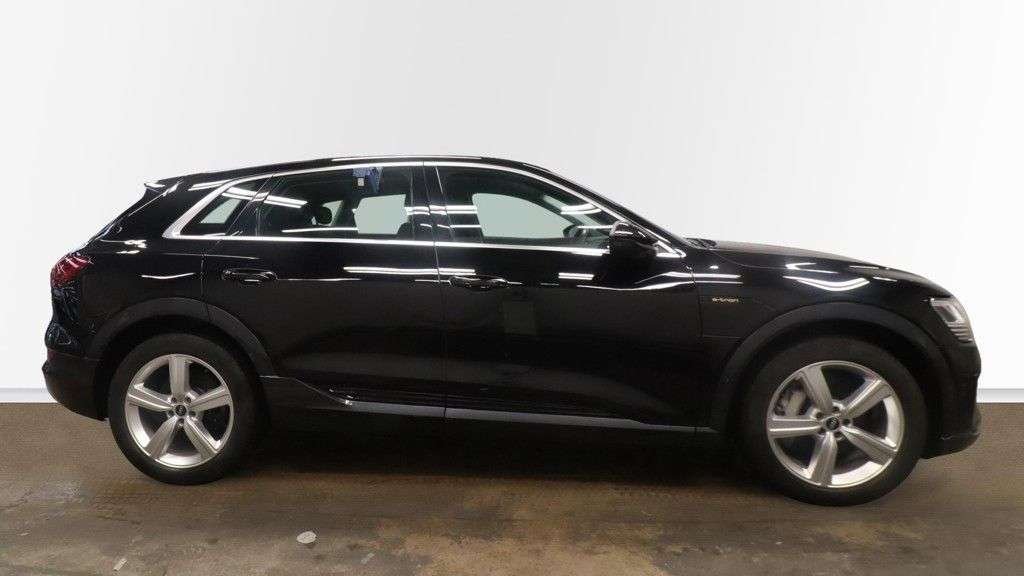 2022 AUDI E-TRON 2022 AUDI E-TRON