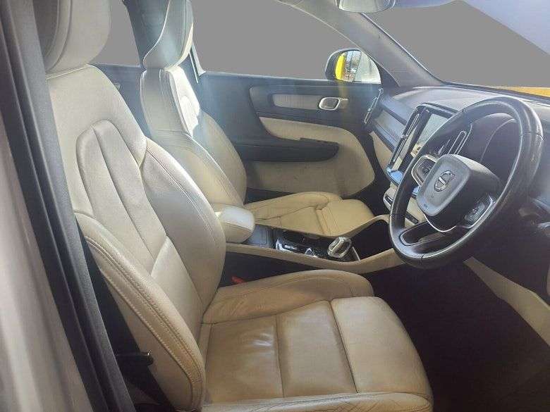 2021 VOLVO XC40 2021 VOLVO XC40