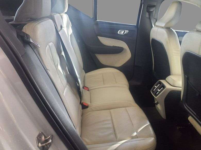 2021 VOLVO XC40 2021 VOLVO XC40