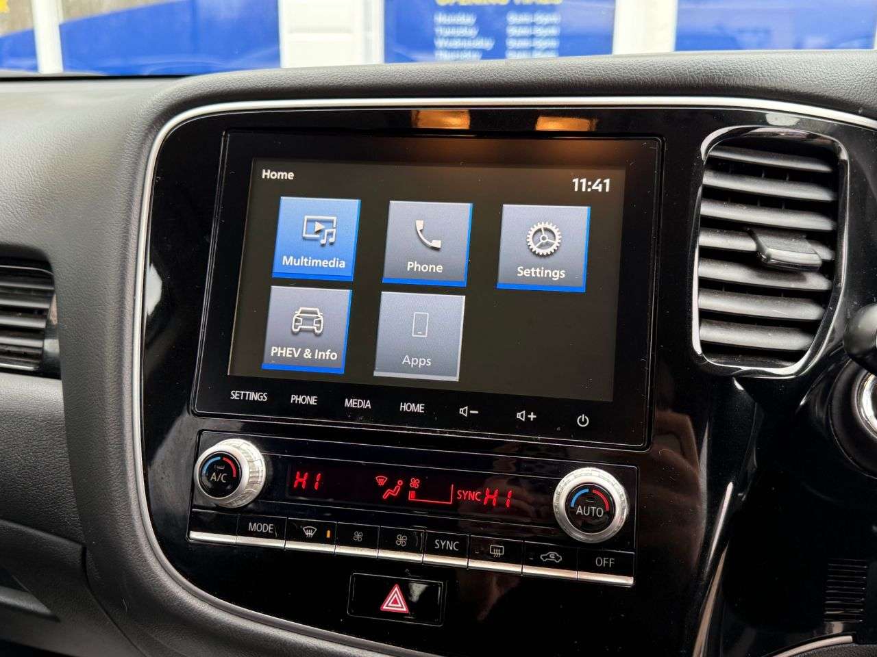 A 2019 MITSUBISHI OUTLANDER 2.4h TwinMotor 13.8kWh Design SUV 5dr Petrol Plug-in Hybrid CVT 4WD Euro 6 A 2019 MITSUBISHI OUTLANDER 2.4h TwinMotor 13.8kWh Design SUV 5dr Petrol Plug-in Hybrid CVT 4WD Euro 6