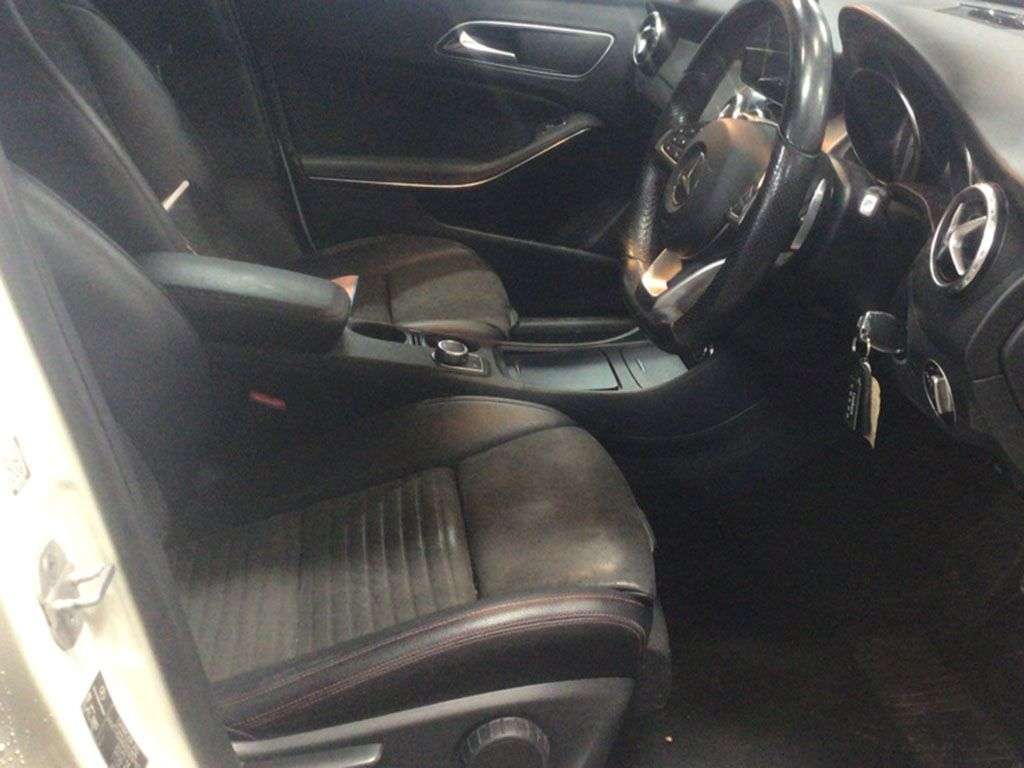 A 2016 MERCEDES-BENZ 180 2.1 GLA220d AMG Line (Premium) SUV 5dr Diesel 7G-DCT 4MATIC Euro 6 (s/s) (1 A 2016 MERCEDES-BENZ 180 2.1 GLA220d AMG Line (Premium) SUV 5dr Diesel 7G-DCT 4MATIC Euro 6 (s/s) (1
