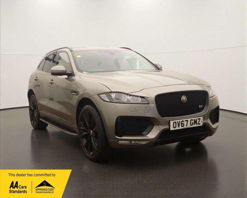 A 2017 JAGUAR F-PACE 3.0 D300 V6 S SUV 5dr Diesel Auto AWD Euro 6 (s/s) (300 ps) A 2017 JAGUAR F-PACE 3.0 D300 V6 S SUV 5dr Diesel Auto AWD Euro 6 (s/s) (300 ps)