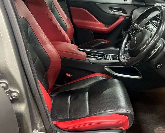 A 2017 JAGUAR F-PACE 3.0 D300 V6 S SUV 5dr Diesel Auto AWD Euro 6 (s/s) (300 ps) A 2017 JAGUAR F-PACE 3.0 D300 V6 S SUV 5dr Diesel Auto AWD Euro 6 (s/s) (300 ps)