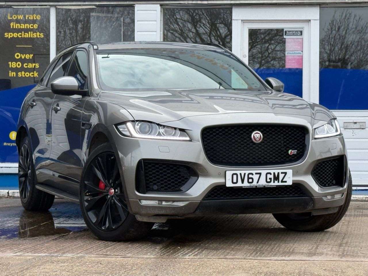 A 2017 JAGUAR F-PACE 3.0 D300 V6 S SUV 5dr Diesel Auto AWD Euro 6 (s/s) (300 ps) A 2017 JAGUAR F-PACE 3.0 D300 V6 S SUV 5dr Diesel Auto AWD Euro 6 (s/s) (300 ps)