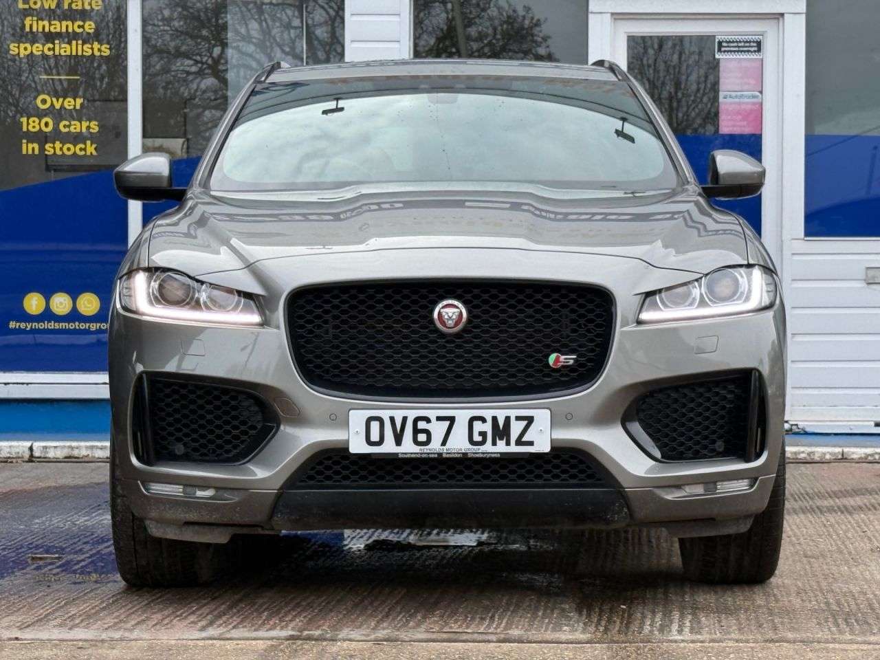 A 2017 JAGUAR F-PACE 3.0 D300 V6 S SUV 5dr Diesel Auto AWD Euro 6 (s/s) (300 ps) A 2017 JAGUAR F-PACE 3.0 D300 V6 S SUV 5dr Diesel Auto AWD Euro 6 (s/s) (300 ps)