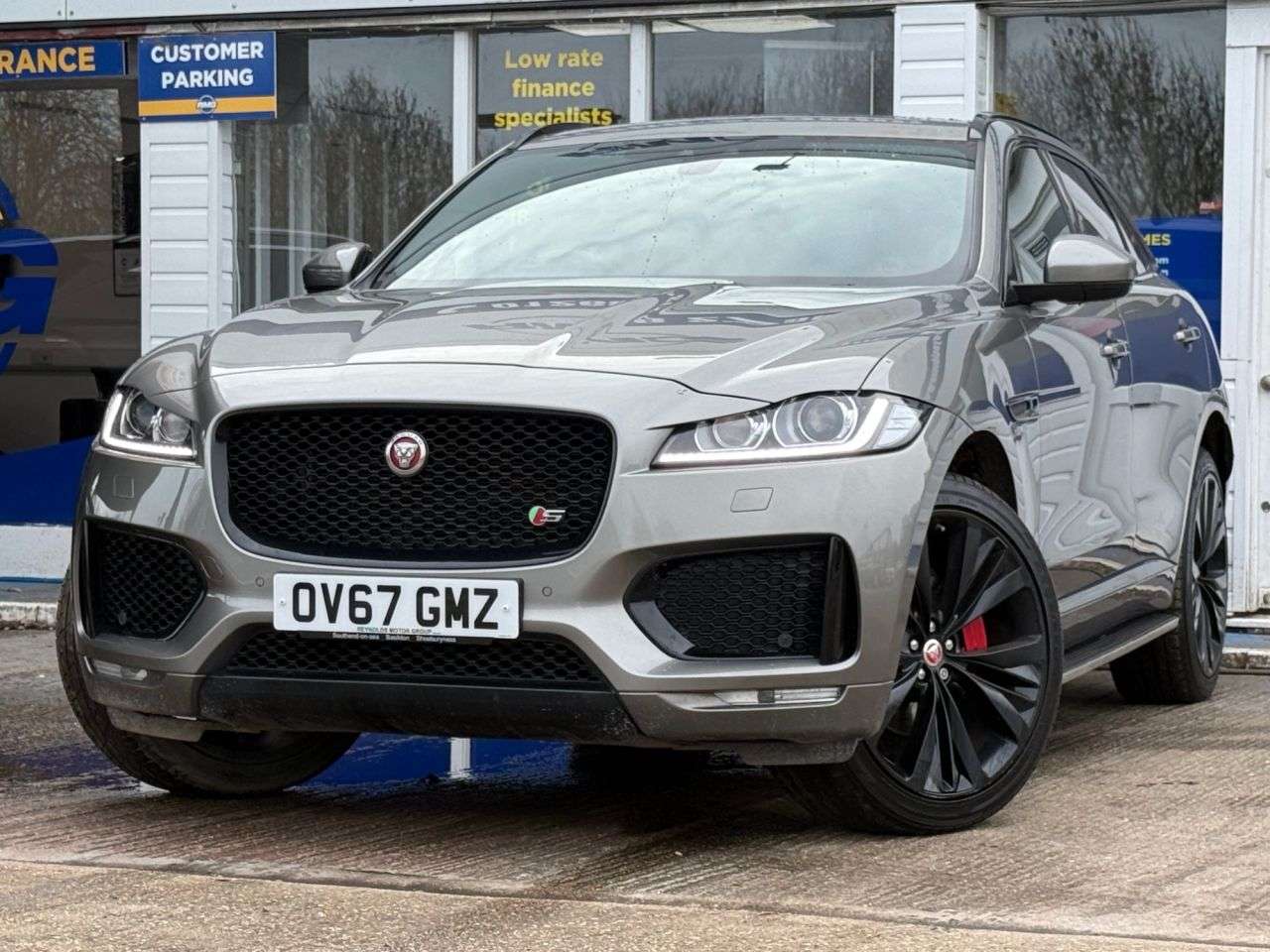 A 2017 JAGUAR F-PACE 3.0 D300 V6 S SUV 5dr Diesel Auto AWD Euro 6 (s/s) (300 ps) A 2017 JAGUAR F-PACE 3.0 D300 V6 S SUV 5dr Diesel Auto AWD Euro 6 (s/s) (300 ps)