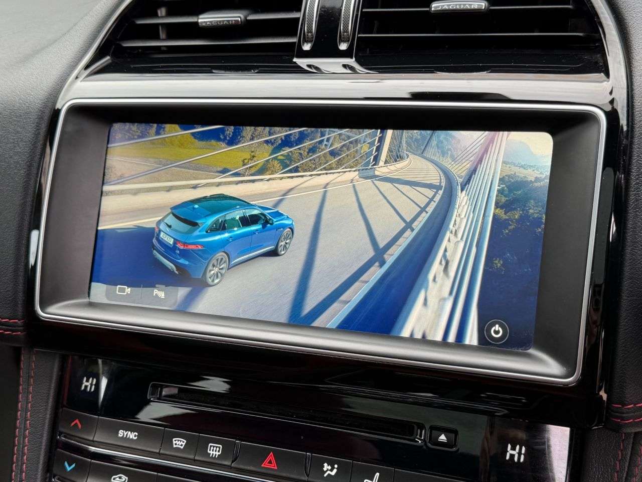 A 2017 JAGUAR F-PACE 3.0 D300 V6 S SUV 5dr Diesel Auto AWD Euro 6 (s/s) (300 ps) A 2017 JAGUAR F-PACE 3.0 D300 V6 S SUV 5dr Diesel Auto AWD Euro 6 (s/s) (300 ps)