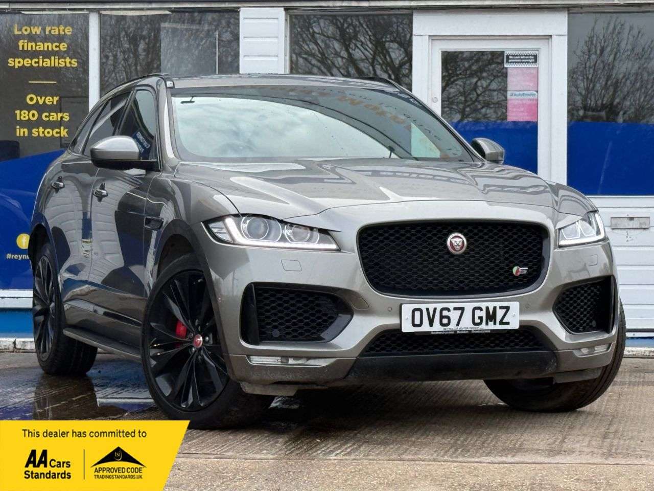 A 2017 JAGUAR F-PACE 3.0 D300 V6 S SUV 5dr Diesel Auto AWD Euro 6 (s/s) (300 ps) A 2017 JAGUAR F-PACE 3.0 D300 V6 S SUV 5dr Diesel Auto AWD Euro 6 (s/s) (300 ps)