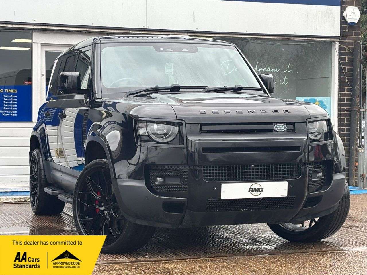 A 2020 LAND ROVER RANGE ROVER EVOQUE SE A 2020 LAND ROVER RANGE ROVER EVOQUE SE