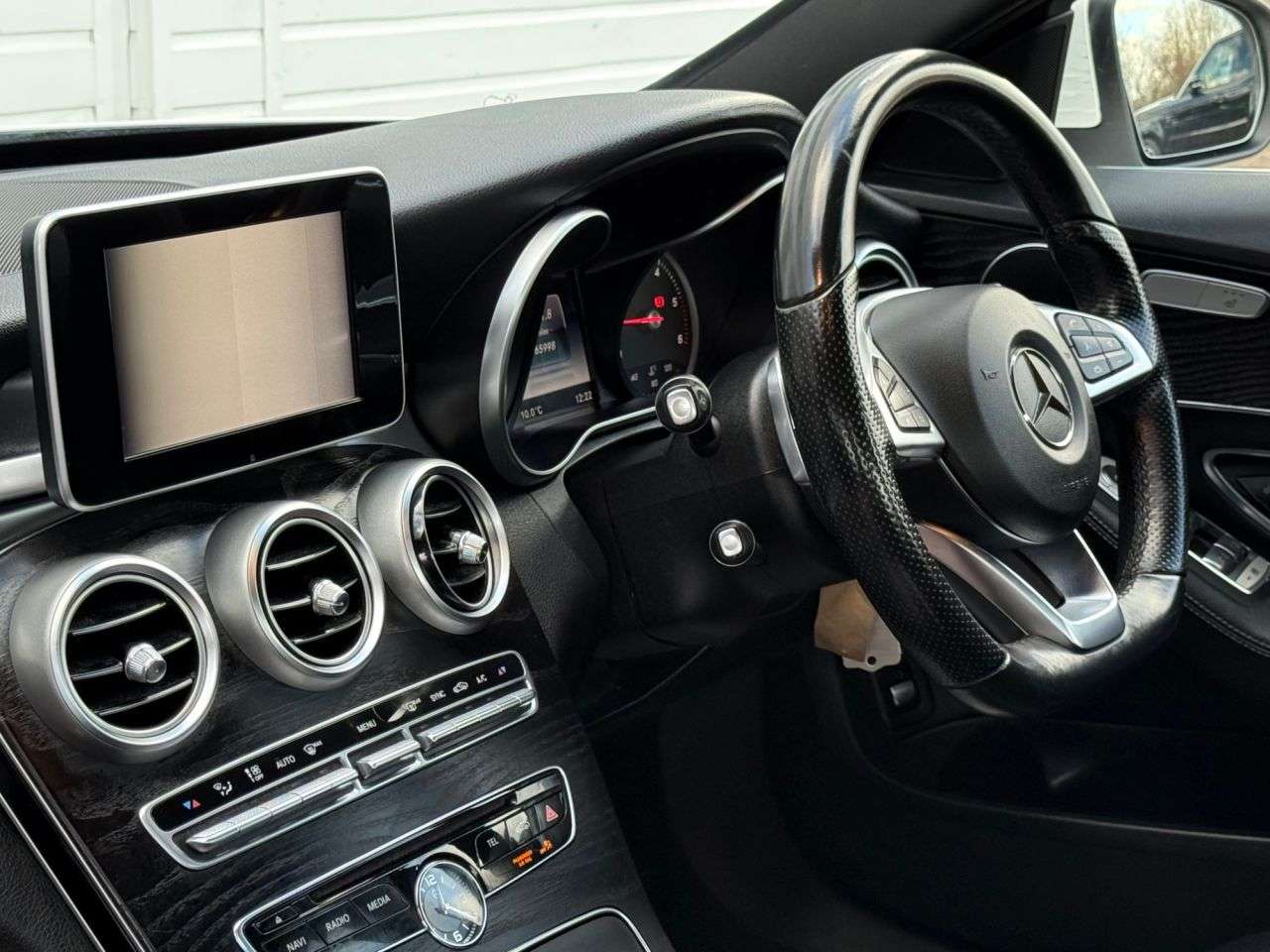 A 2016 MERCEDES-BENZ C-CLASS 1.6 C200d AMG Line Saloon 4dr Diesel G-Tronic+ Euro 6 (s/s) (136 ps) 18 INC A 2016 MERCEDES-BENZ C-CLASS 1.6 C200d AMG Line Saloon 4dr Diesel G-Tronic+ Euro 6 (s/s) (136 ps) 18 INC